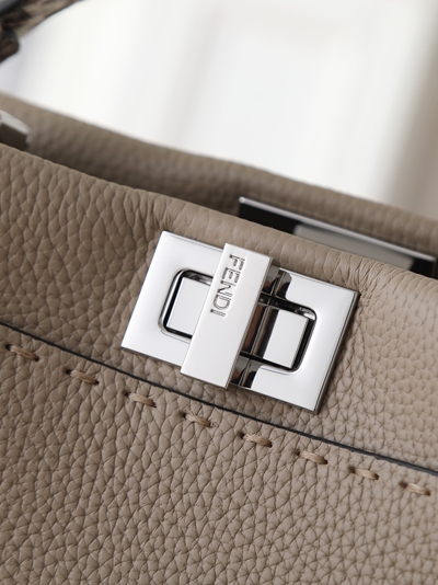 フェンディバッグ角部分ディテール